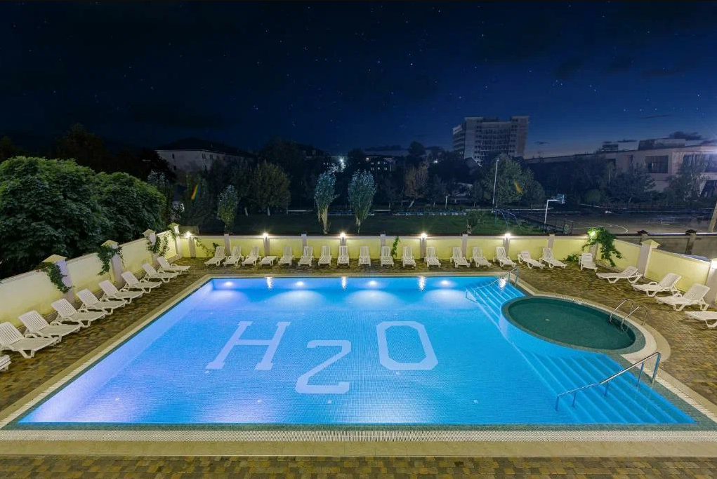 Бассейн отеля H2O Бассейн отеля H2O